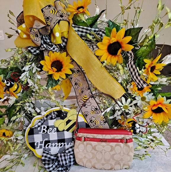 👀 👜 Coach Gallery Signature Medium Wristlet - Picture 2 of 6